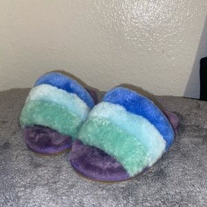 Girls toddler slippers in size 7, in colors purple, teal and blue .